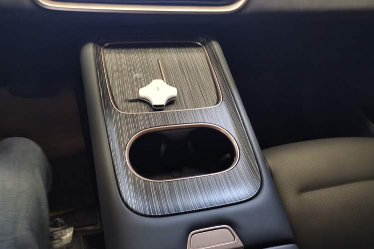 Used Dongfeng eπ eπ008 2024 210Max Range-Extended Version 6 Seats