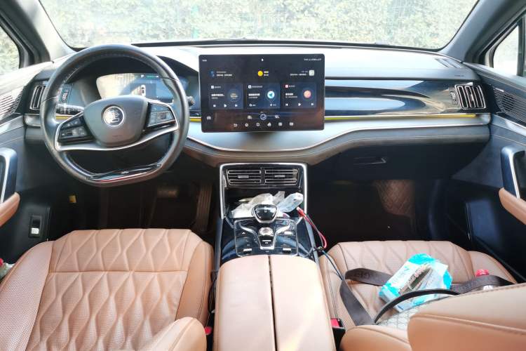 Used BYD Tang New Energy 2023 DM-i Champion Edition 112KM Prestige Model Center Console