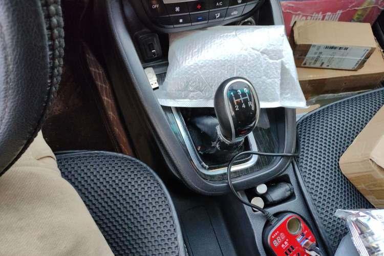 Used SWM X7 2018 1.8L Manual Luxury Connected Version 7 Seats Gear Lever