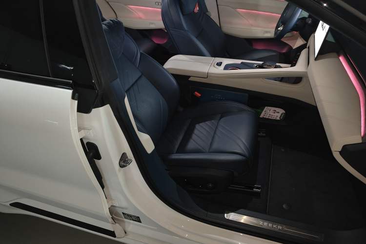 Used Zeekr 001 2025 WE Edition 95 kWh All-Wheel Drive Right Front Seat