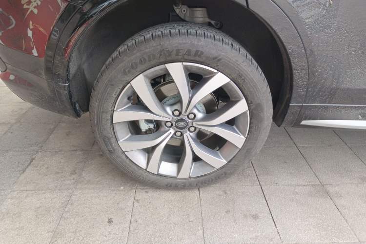 Used Land Rover Discovery Sport 2025 249 PS Performance Tech Edition Right Rear Wheel Hub