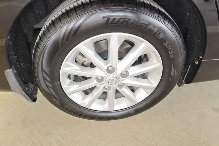 Used Toyota Camry 2015 Dual-Engine 2.5 HG Luxury Navigation Edition Right Rear Wheel Hub