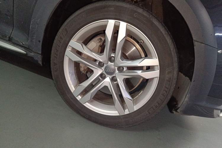 Used Audi A4 2019 45 TFSI allroad quattro Fashion Edition Right Front Wheel Hub