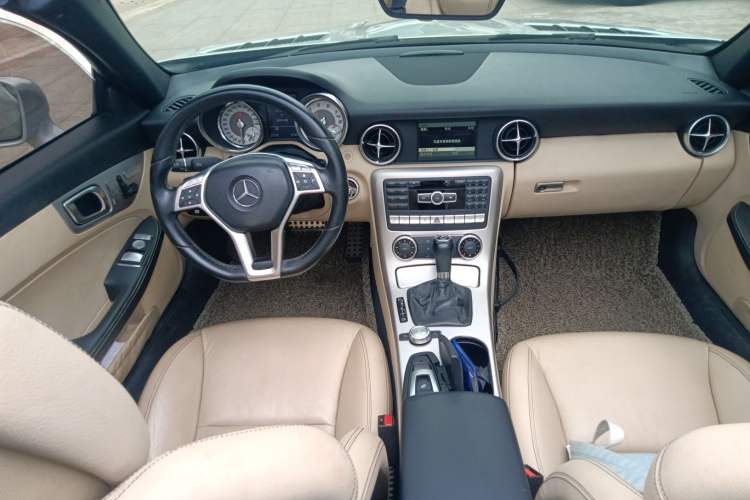 Used Mercedes-Benz SLK-Class 2011 SLK 200 Fashion Model Center Console