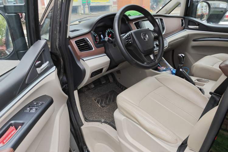 Used FORTHING Lingzhi 2020 M5L 1.6L Luxury 7-Seater Driver Seat