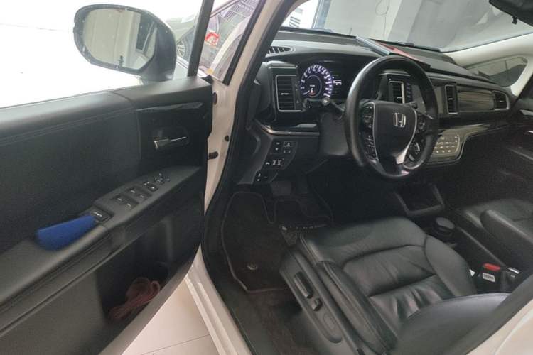 Used Honda Elysion 2019 2.0L Hybrid Luxury Edition Driver Seat