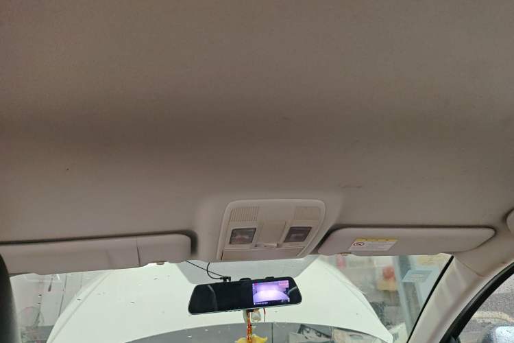 Used Mazda 3 Axela 2016 Sedan 1.5L Automatic Comfort Model
