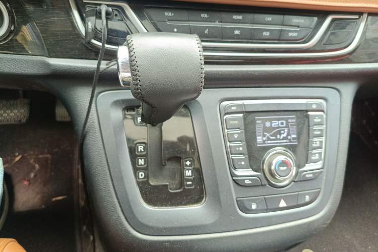 Used SAIC MAXUS G10 2018 PLUS 2.0T Automatic Luxury Executive Edition Gear Lever