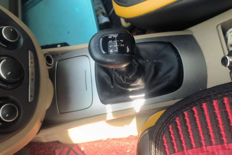 Used Buick Excelle 2011 1.6 LE-MT Gear Lever