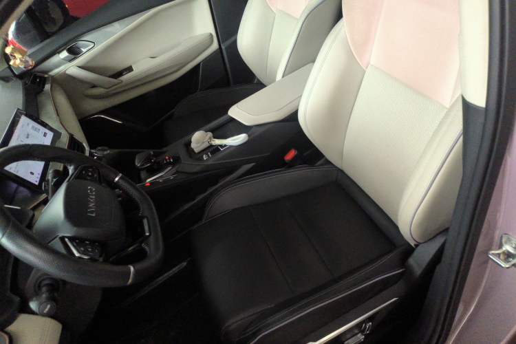 Used Lynk & Co 06 2021 1.5T Shero Pink Special Edition