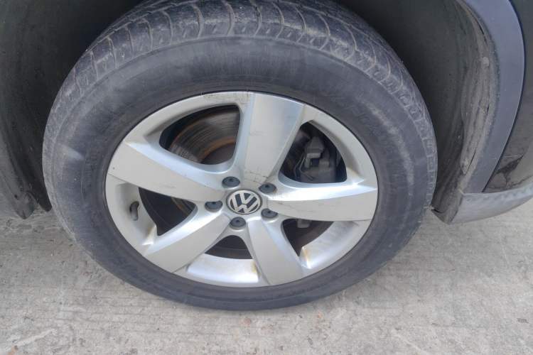 Used Volkswagen Tiguan 2012 1.8TSI Automatic All-Wheel Drive Elite Edition Right Front Wheel Hub