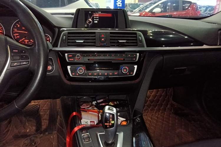 Used BMW 3 Series 2017 320Li Fashion Model Audio And AC Panel