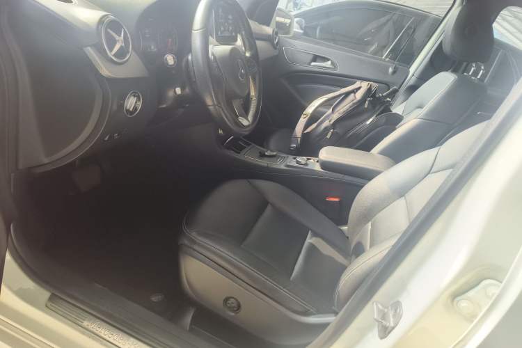 Used Mercedes-Benz B-Class 2015 B 200 Fashion Model Left Front Seat