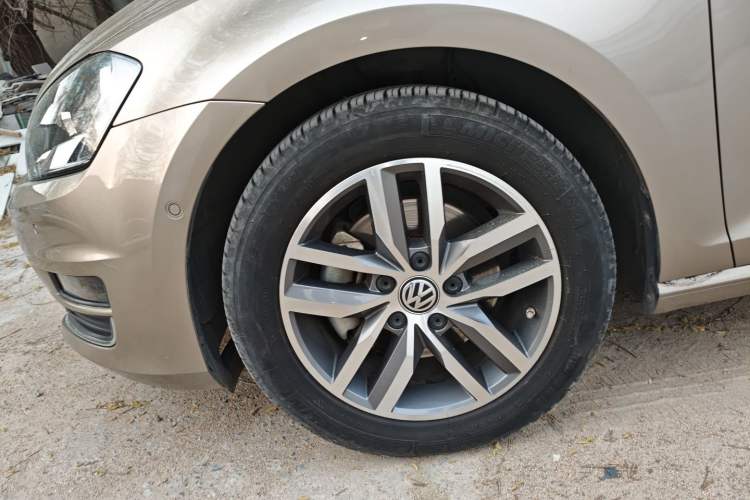 Used Volkswagen Golf 2017 230TSI Automatic Luxury Million-Vehicle Commemorative Edition Exterior 4