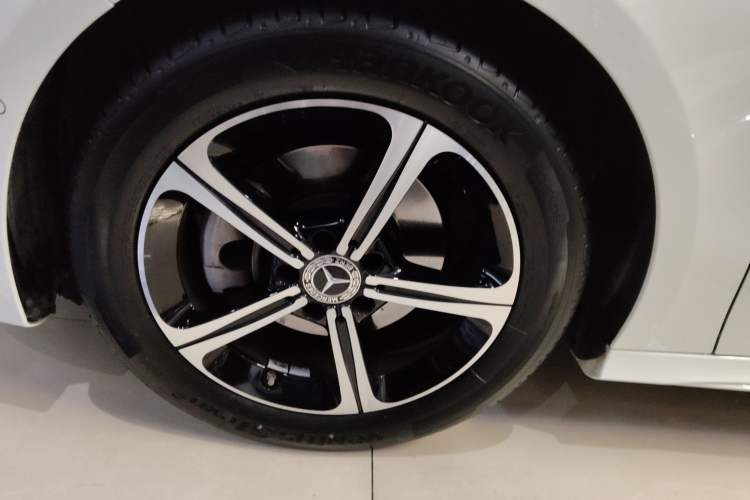 Used Mercedes-Benz A-Class 2023 A 200 L Fashion Model Left Front Wheel Hub