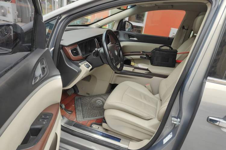 Used Buick GL8 2018 28T Luxury Model China VI Standard Driver Seat