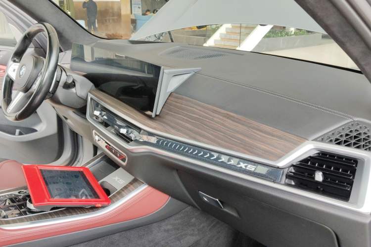 Used BMW X5 2023 xDrive 40Li Luxury Edition M Sport Night Vision Package
