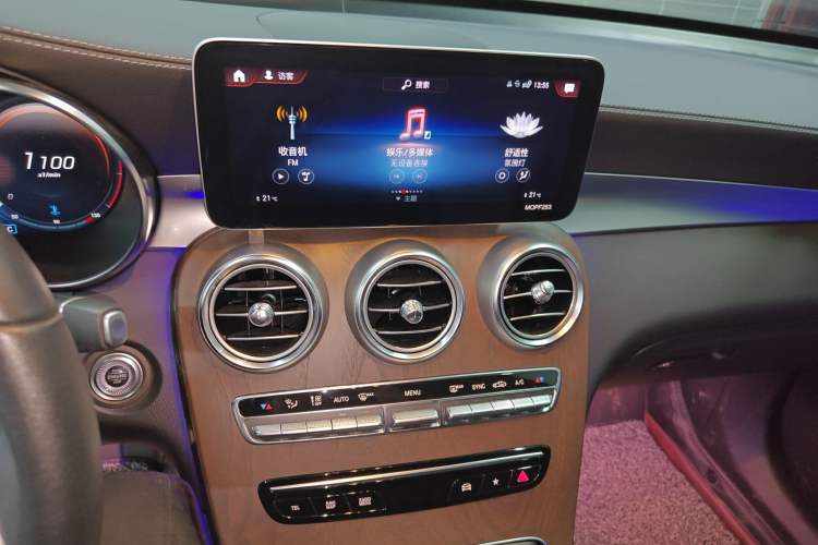 Used Mercedes-Benz GLC 2020 Facelift GLC 260 L 4MATIC Luxury Edition Audio And AC Panel