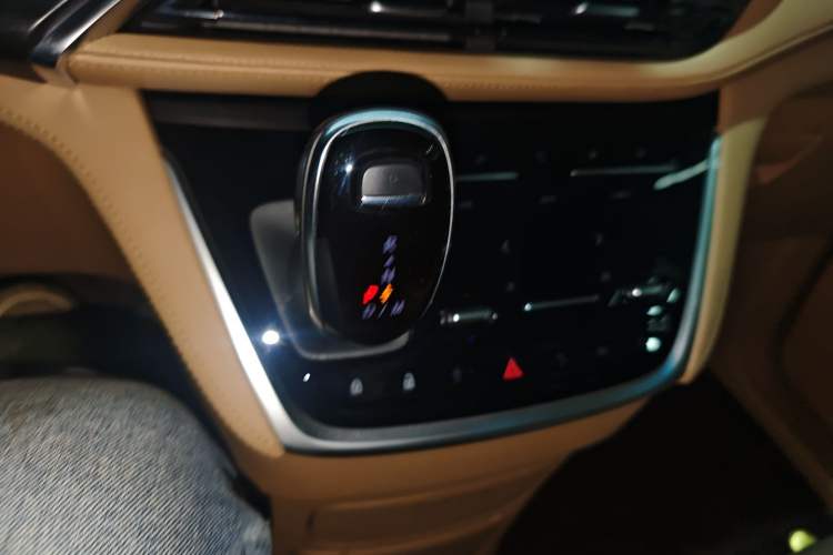 Used Buick GL8 2020 ES Land Cruiser 653T Luxury Model
