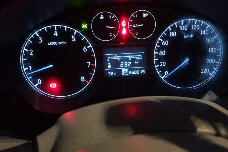 Used Nissan Tiida 2013 1.6L CVT Cool Cafe Edition