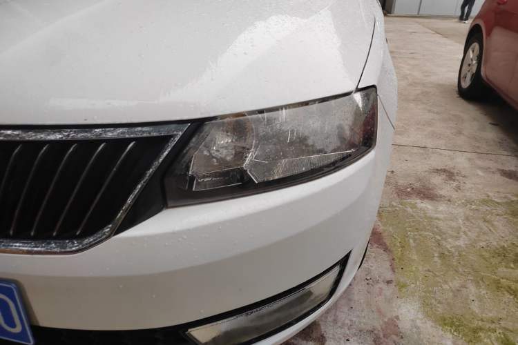 Used Skoda Rapid 2015 1.6L Manual Smart Selection Model
