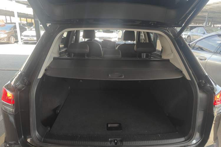 Used Volkswagen Tayron 2023 330TSI Two-Wheel-Drive Luxury Plus Advanced Version Trunk