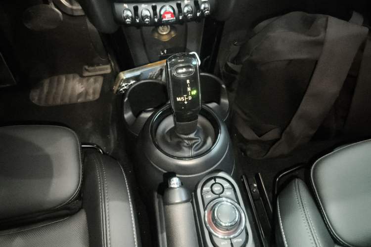 Used MINI 2022 1.5T COOPER Classic Edition Five-Door Version Gear Lever