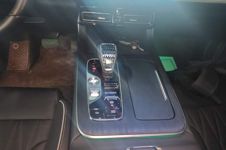 Used GAC Trumpchi GS8 2024 Linghang Series 2.0 TGDI Two-Wheel Drive Luxury Smart Connectivity Version Gear Lever