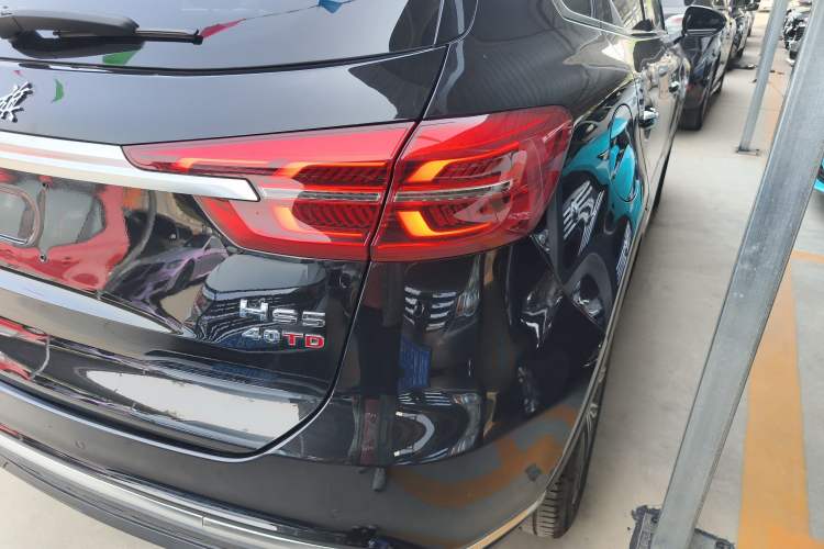 Used Hongqi HS5 2022 Facelifted Version 2.0T Smart Connect Flagship All-Wheel-Drive Edition Right Rear Taillight