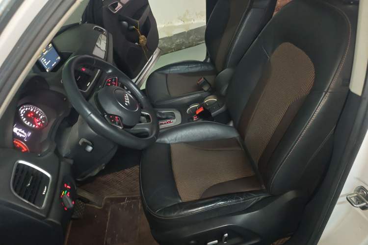 Used Audi Q3 2018 30th Anniversary Edition 30 TFSI Fashion Model Left Front Seat