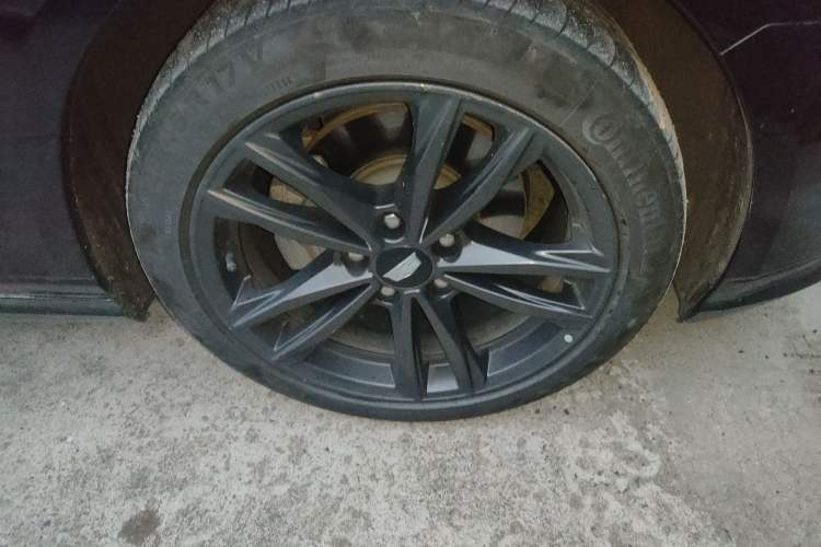 Used Cadillac CT4 2021 28T Luxury Model Right Front Wheel Hub