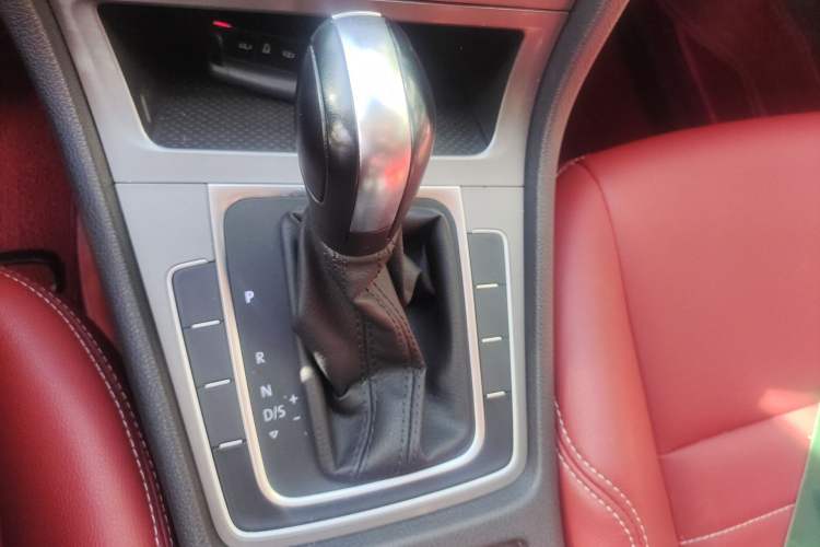 Used Volkswagen Golf 2015 1.6L Automatic Fashion Model