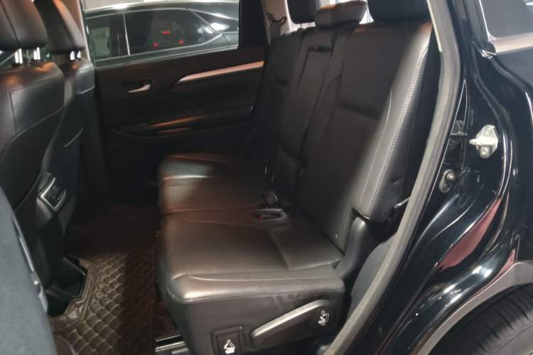 Used Toyota Highlander 2015 2.0T Four-Wheel Drive Luxury Edition 7-Seater Left Rear Seat