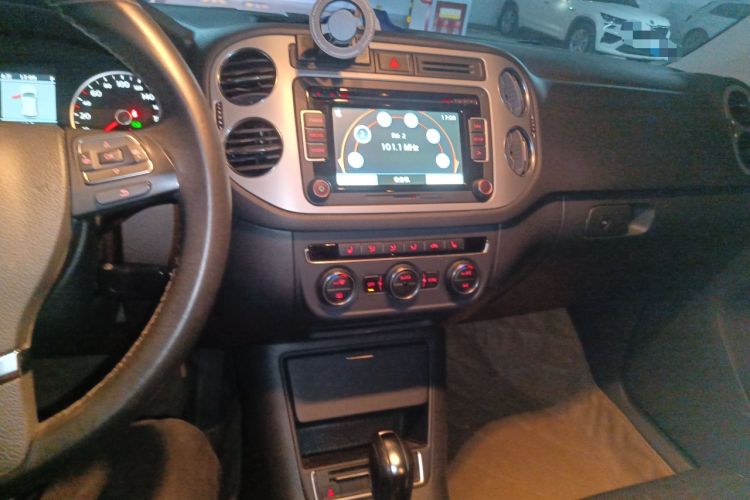Used Volkswagen Tiguan 2013 1.8TSI Automatic Two-Wheel Drive Luxury Model Audio And AC Panel