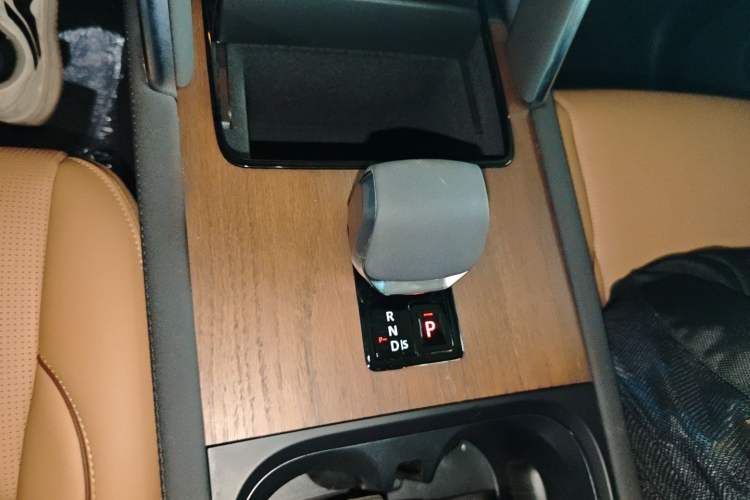 Used Land Rover Discovery Sport New Energy 2024 1.5T P300e Plug-in Hybrid Electric Version