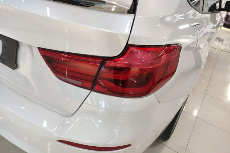 Used BMW 3 Series GT 2019 320i Sport Edition Exterior 3