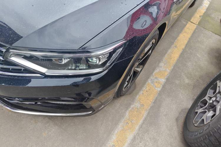 Used Volkswagen Magotan 2024 2 Million Units Zhongxiang Version 330TSI DSG Luxury Edition
