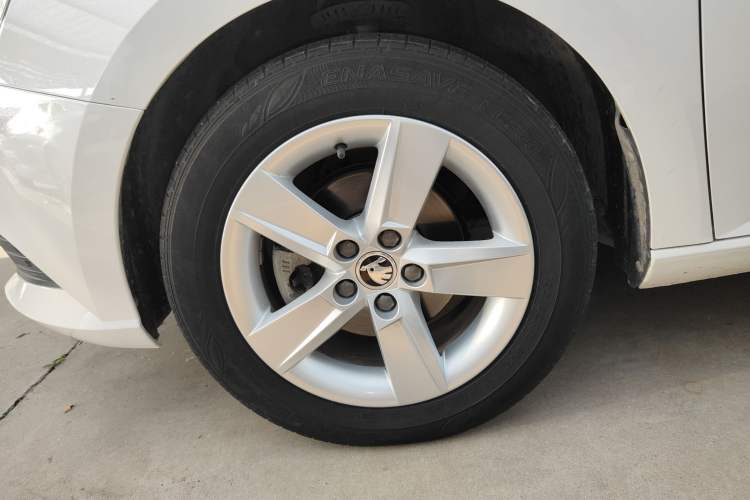 Used Skoda Fabia 2017 1.4L Automatic Car Enjoy Edition Left Front Wheel Hub