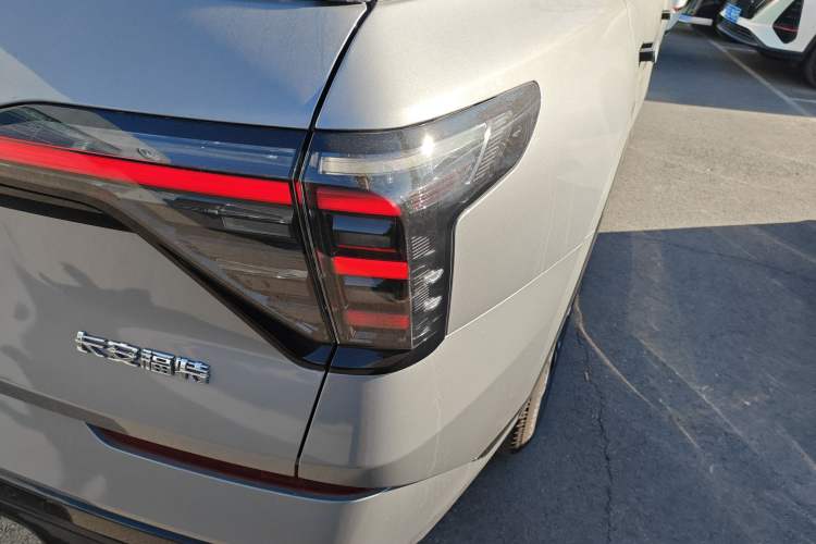 Used Ford Edge 2025 Ford Explorer L 2.0T EcoBoost E-Hybrid Four-Wheel-Drive 7-Seater Supreme Model