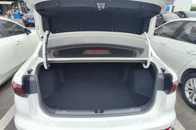 Used Geely Auto Emgrand 2025 4th Generation 1.5L CVT Longteng Edition Trunk