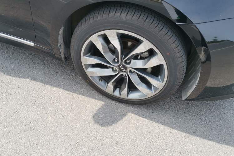 Used Kia K5 2015 2.0L Automatic LUX Right Front Wheel Hub