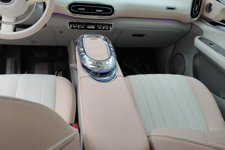 Used ORA Ballet Cat 2022 401 km Nutcracker Edition