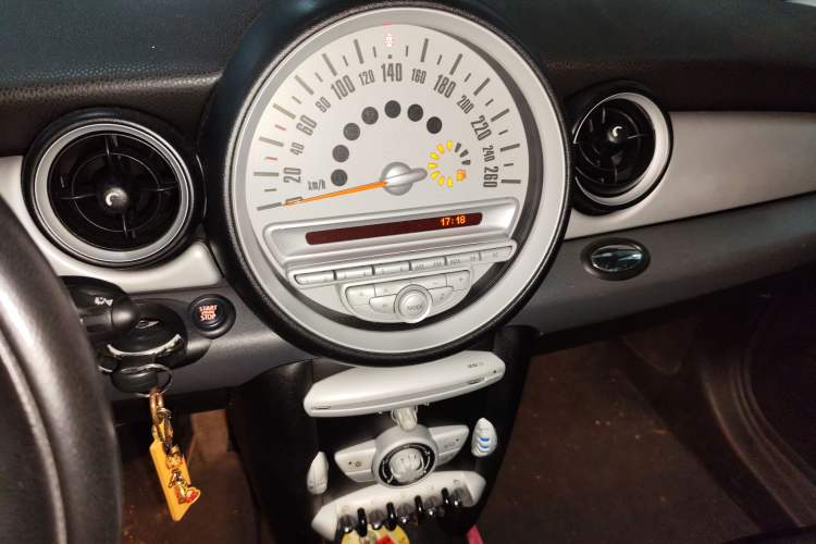 Used MINI 2010 1.6L COOPER Cheer
