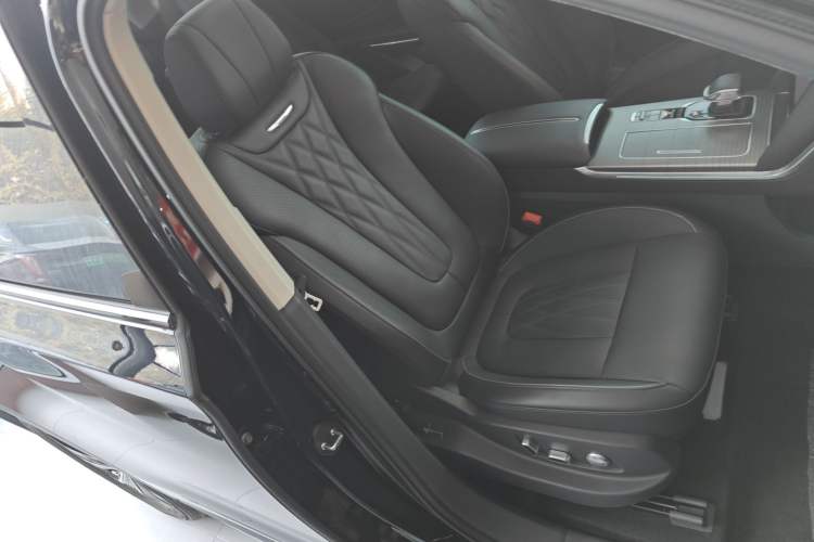 Used Hongqi HS7 PHEV 2024 2.0T PHEV Four-Wheel Drive Flagship Edition 6 Seats
