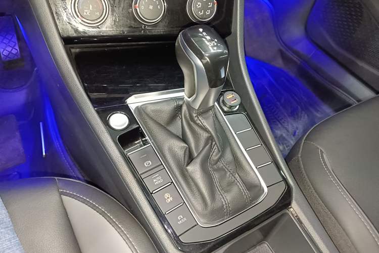 Used Volkswagen Sagitar 2021 200TSI DSG Comfort Connect Edition Gear Lever