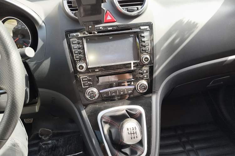 Used Haval H6 2015 Upgraded Model 1.5T Manual Two-Wheel Drive Elite Version
