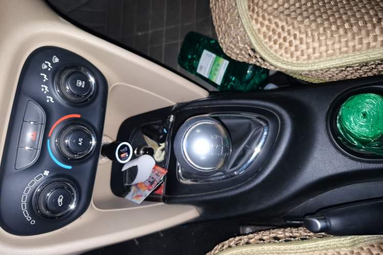 Used Fiat Viaggio 2012 1.4T Manual Enjoyment Edition Gear Lever