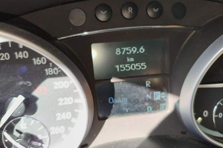 Used Mercedes-Benz R-Class 2011 R 350 L 4MATIC Odometer Close Up