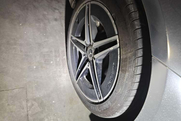 Used Mercedes-Benz C-Class 2023 C 260 L Bright Night Sports Edition Right Front Wheel Hub