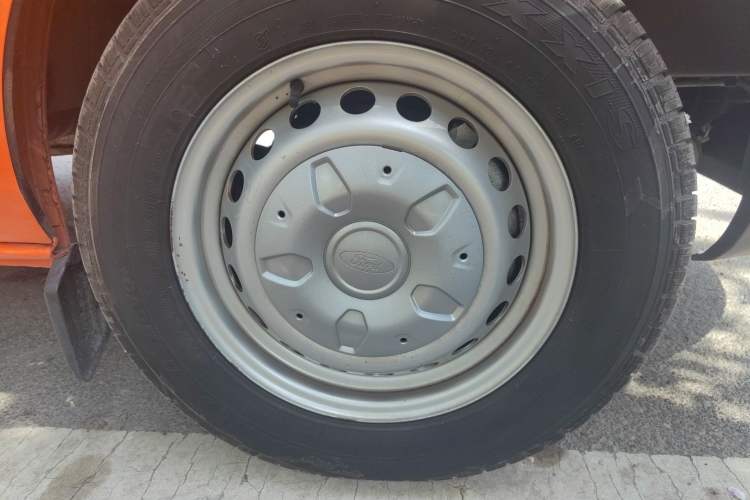 Used Ford Transit 2019 2.0T Gasoline Automatic Multi-Function Commercial Vehicle Mid-Roof 6-Seater China VI Standard Right Front Wheel Hub